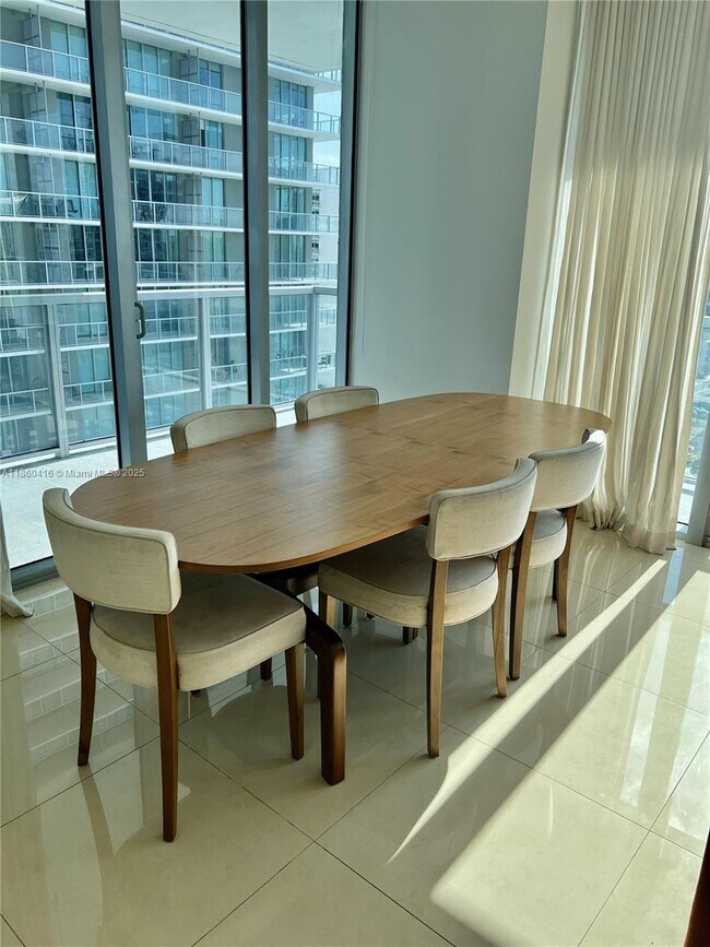 Foto del edificio - 1111 SW 1st Ave