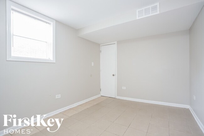Building Photo - 14608 Aspen St