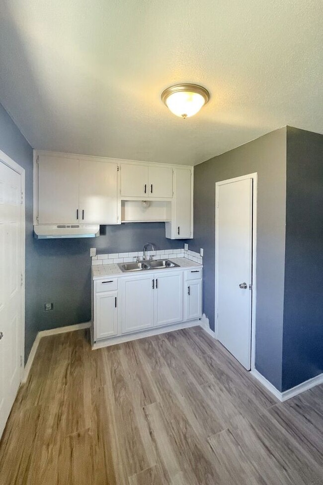 Building Photo - Comfortable 1 Bed 1 Bath Unit for Rent in ...