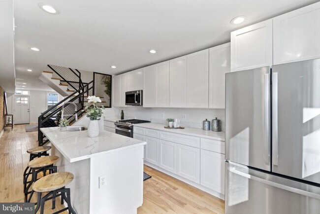 Foto del edificio - 1825 S Hanover St