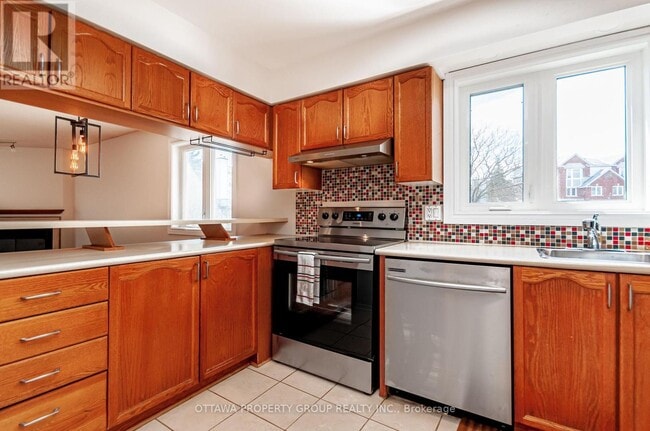 Building Photo - 442 Briston Private