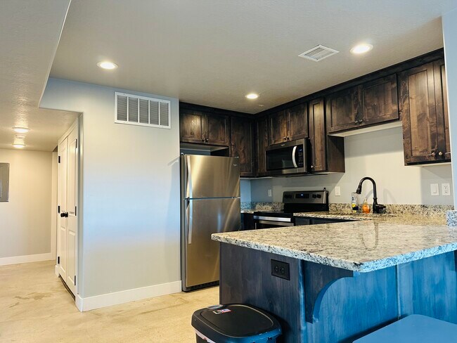 Building Photo - 583 N 400 E