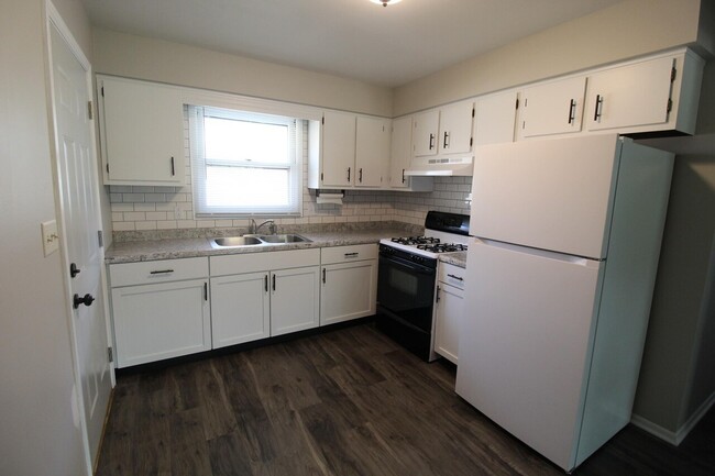 Building Photo - 4520 Yale Dr