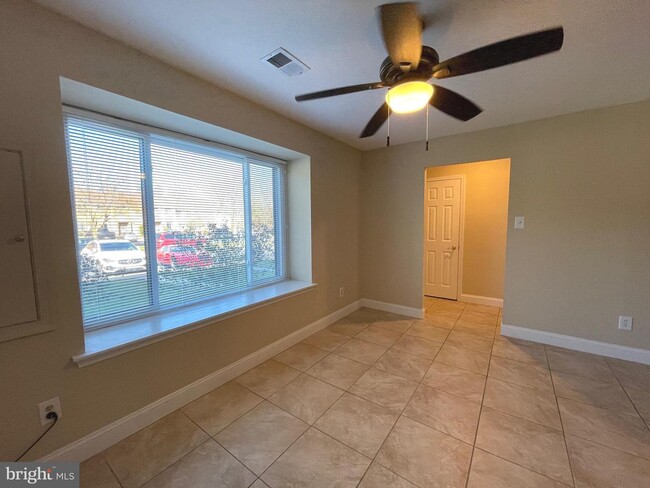 Building Photo - 303 N Snowdon Ct