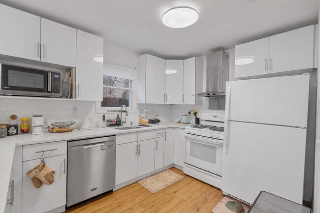 Building Photo - 515 44th St