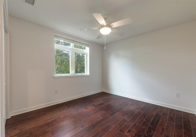 Building Photo - 6700 Menchaca Rd