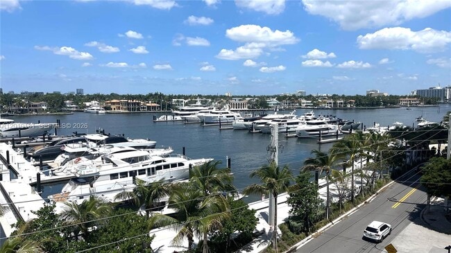 Building Photo - 200 S Birch Rd