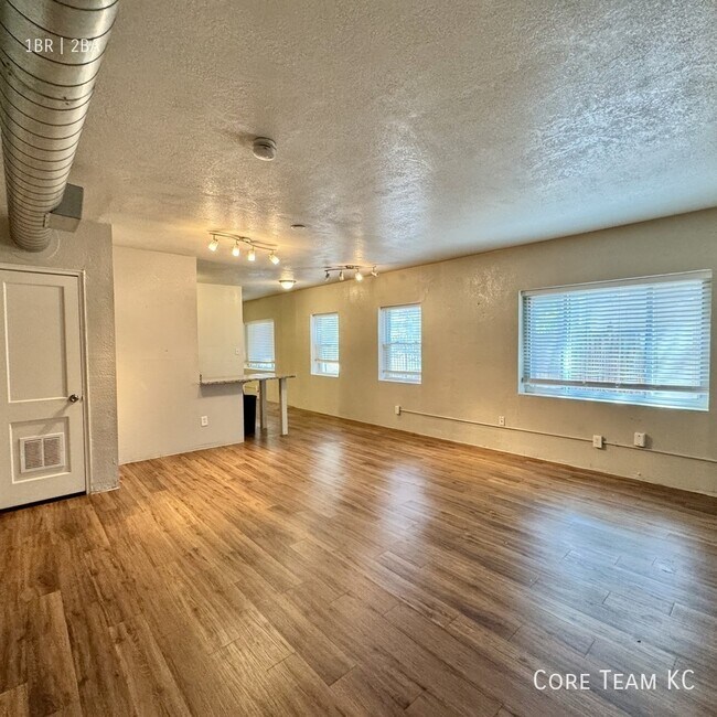 Foto del edificio - 629 E Armour Blvd