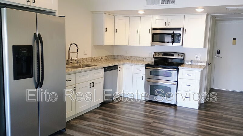 Foto principal - 6131 Rancho Mission Rd