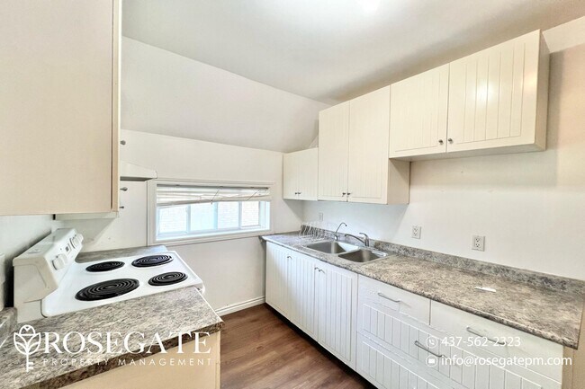 Building Photo - Cozy 2+Den Apartment | Great Layout & Loca...