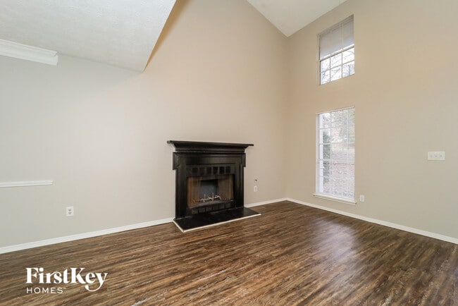 Foto del edificio - 6864 Hidden Lake Dr