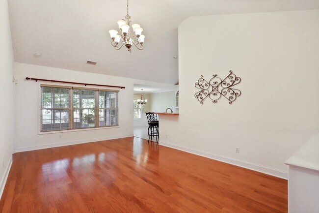 Foto del edificio - 3Bed/2Bath unfurnished home with lagoon vi...