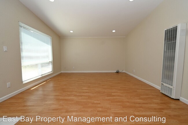 Building Photo - 4 br, 2 bath House - 4374 Millard Ave.