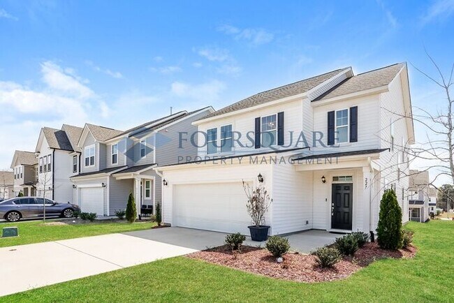 Foto del edificio - Spacious 3-Bed Home with Open Layout & Modern Living – Near Downtown Angier