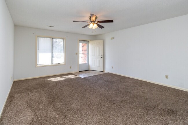 Building Photo - 2509 Hollyhock Dr