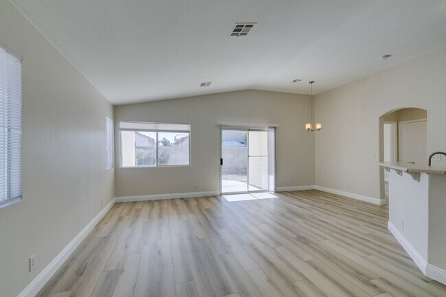 Foto del edificio - NORTH LAS VEGAS SINGLE STORY 3 BEDROOM HOME, FRESHLY UPGRADED