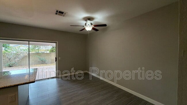 Building Photo - 9035 E Jenan Dr