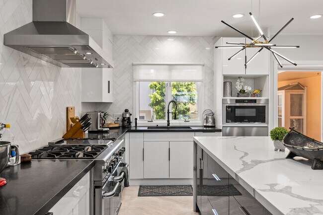 Remodeled kitchen w/quartz counters - 302 Carnation Ave
