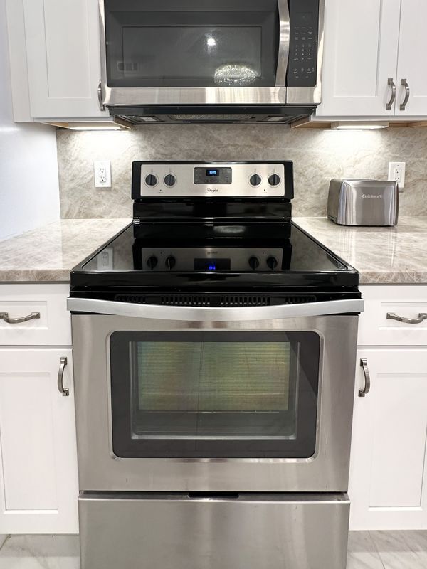 Foto del edificio - 4800 Bayview Dr