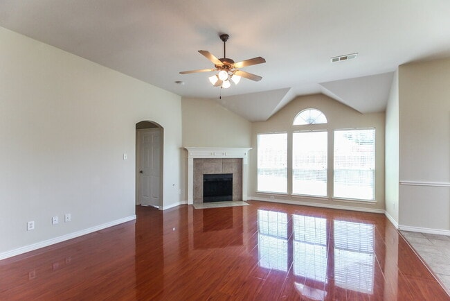Foto del edificio - 7517 Creek Meadow Dr