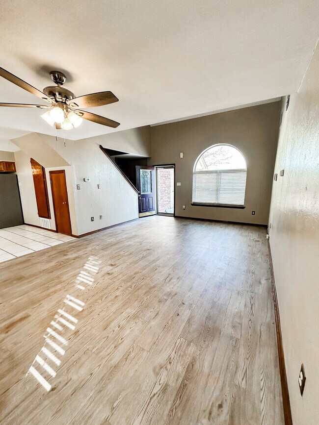 Building Photo - 4510 SW Wendy Dr