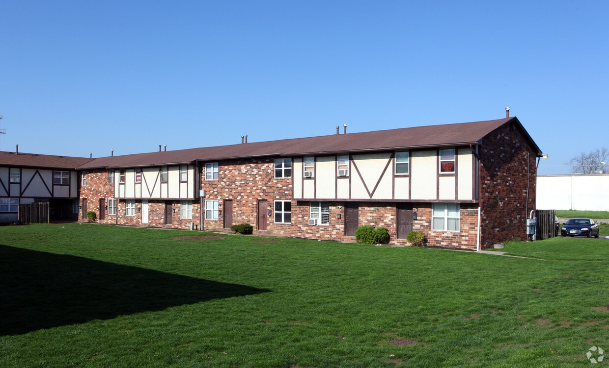 Primary Photo - Brandenberry Square Apartments