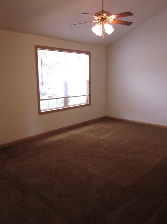 Foto del edificio - Beautiful Rental Close To East Campus