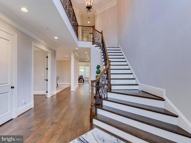 Foto del edificio - 6906 Chelsea Rd