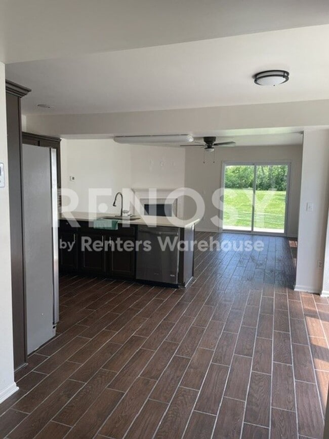 Building Photo - 3 Bedroom Townhome North of the River!