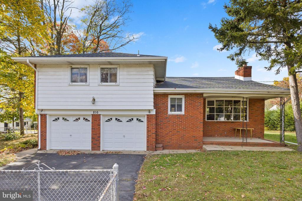 Foto principal - 816 East Dr