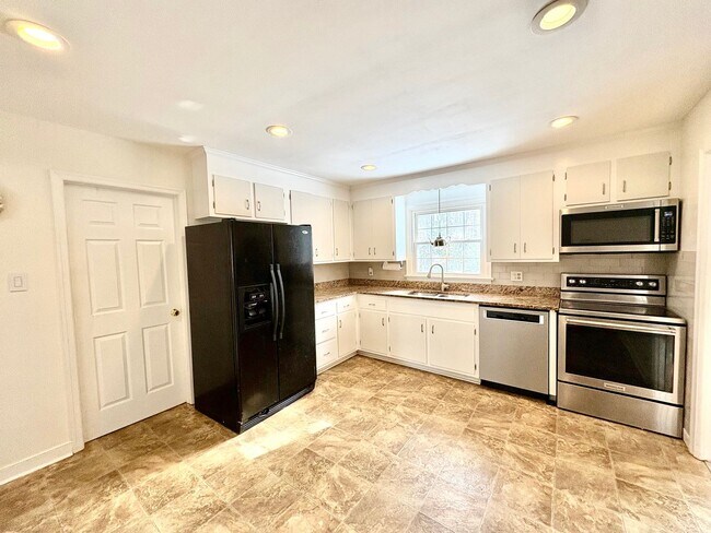 Building Photo - 11011 Pennway Dr