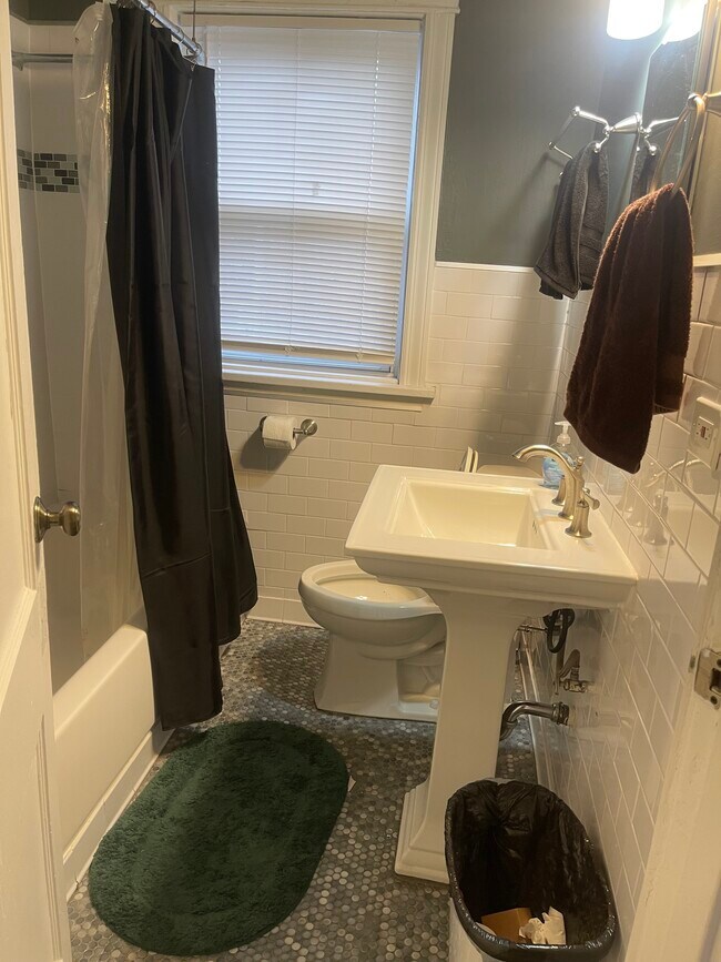 Foto del edificio - 829 Simpson St