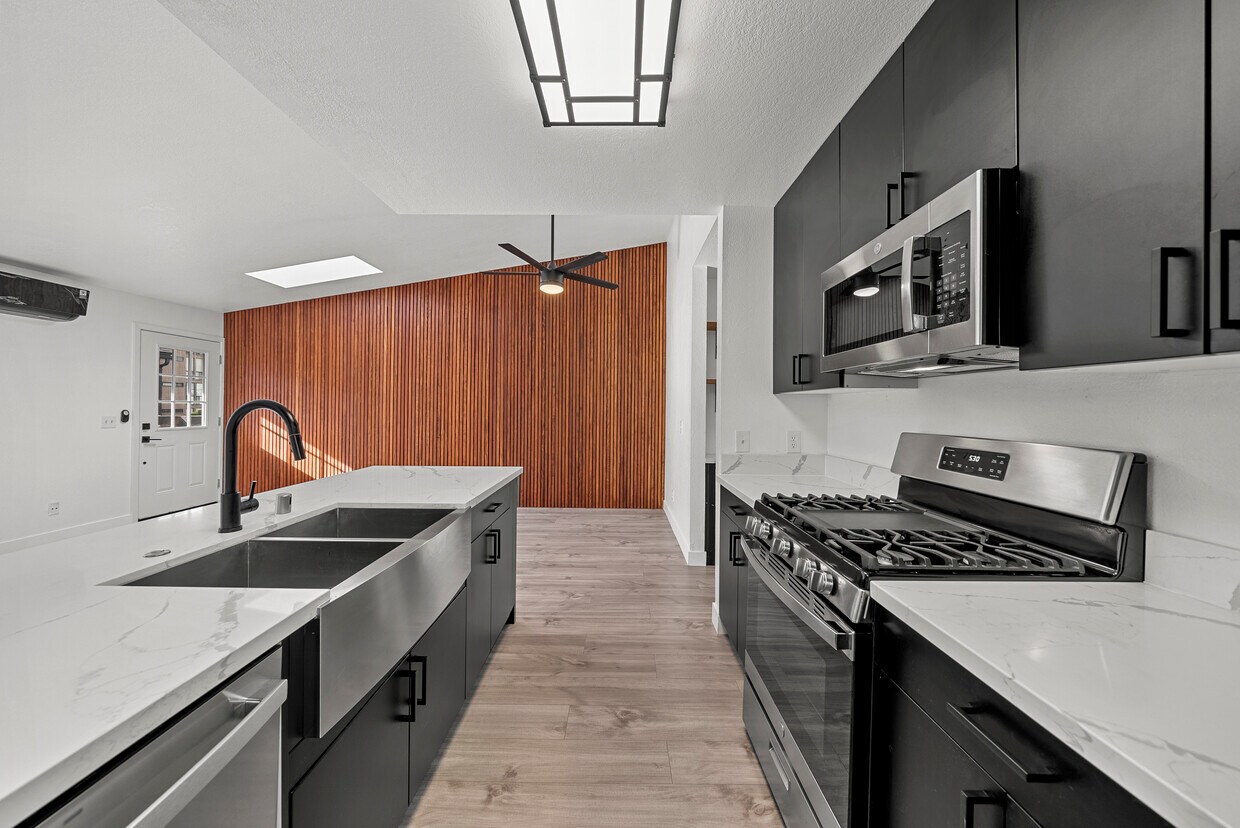 Kitchen - 1154 Pacific Beach Dr
