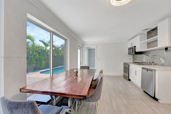 Foto del edificio - 701 NE 8th St