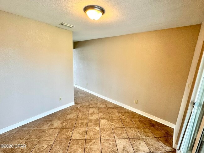 Building Photo - 2523 Johnson Dr