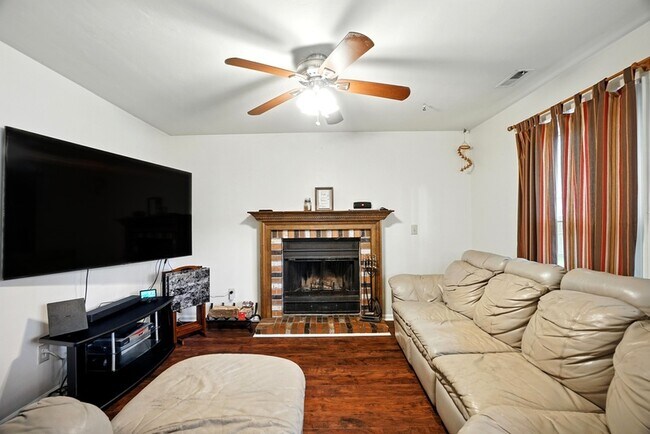 Building Photo - 1308 Summerset Ct