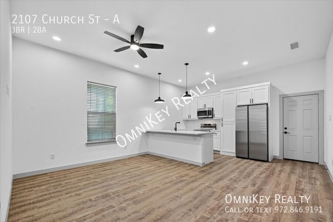 Building Photo - 2107 Church St