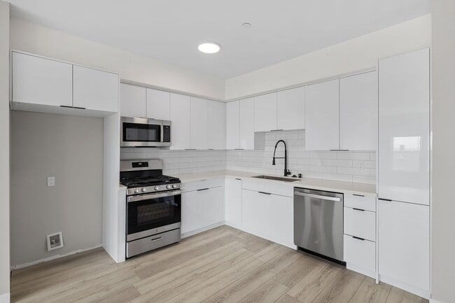 Building Photo - 12714 S Figueroa St
