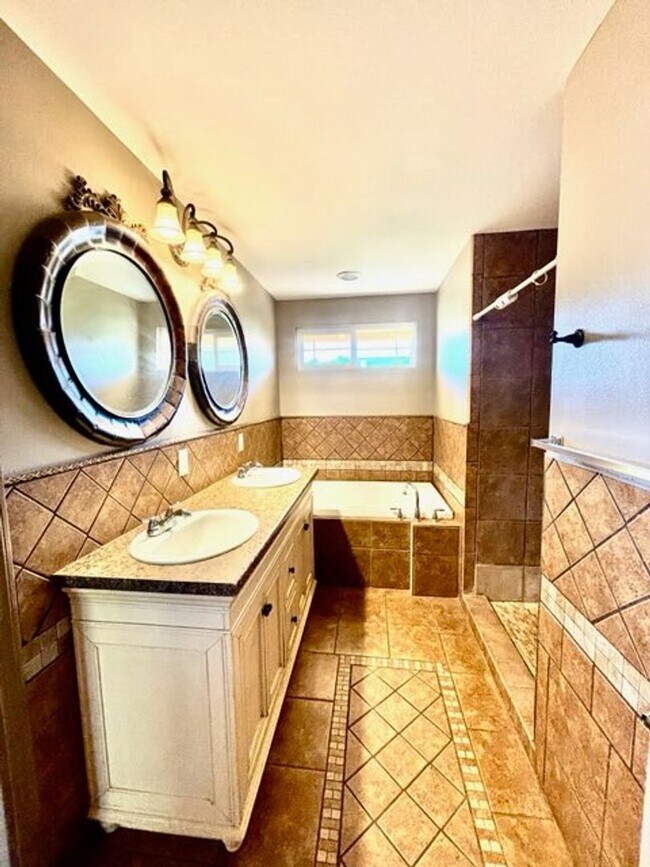 Building Photo - 443 Kinaole Cir