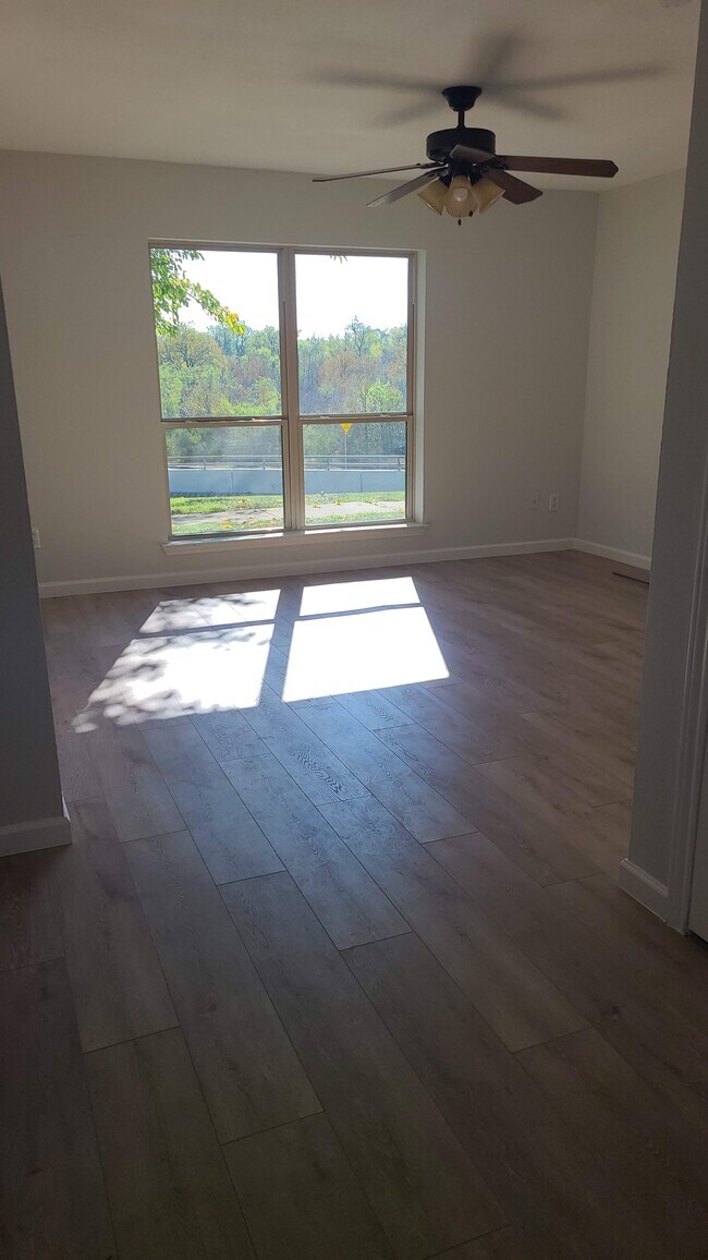 32 E Mountain Ln, Grand Prairie, TX 75052 Townhome Rentals in Grand Prairie TX