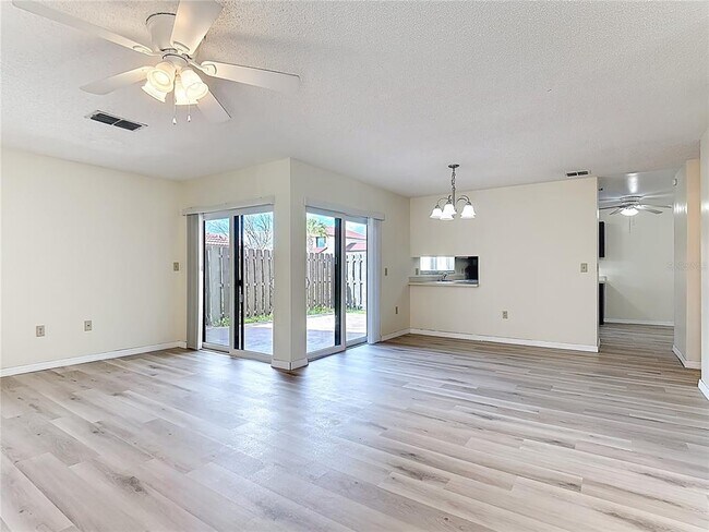 Foto del edificio - 467 Hunter Cir