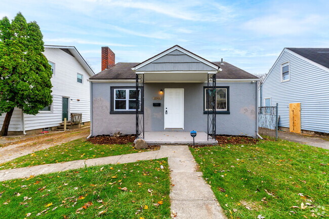Building Photo - 2243 Safford Ave