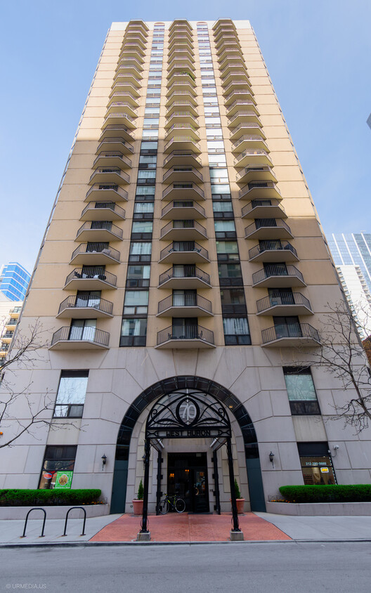 Primary Photo - 70 W Huron St