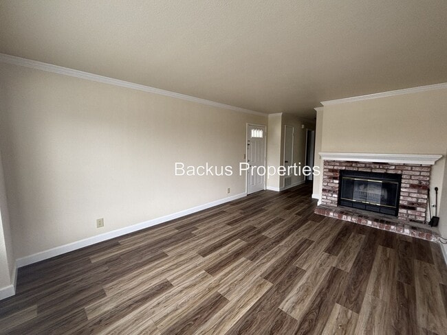 Building Photo - Very nice upstairs two bedroom condo in We...