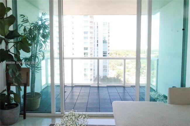 Foto del edificio - 1861 NW S River Dr