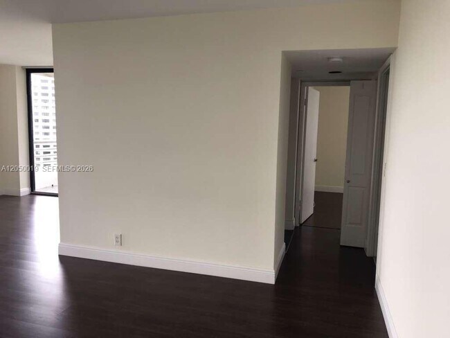 Foto del edificio - 3300 NE 191st St