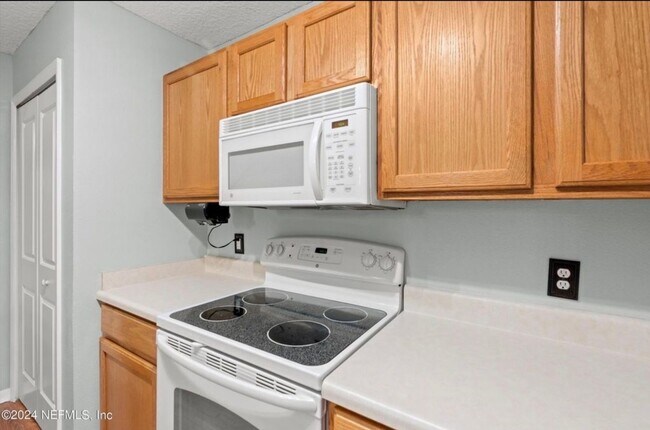 Foto del edificio - 11565 Hickory Oak Dr