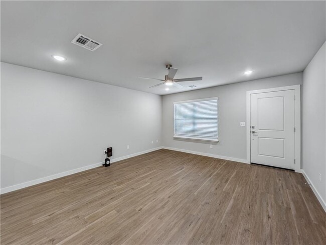 Building Photo - 6405 NW Kathleen St