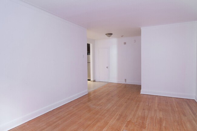 Building Photo - 5556 Snowdon Street