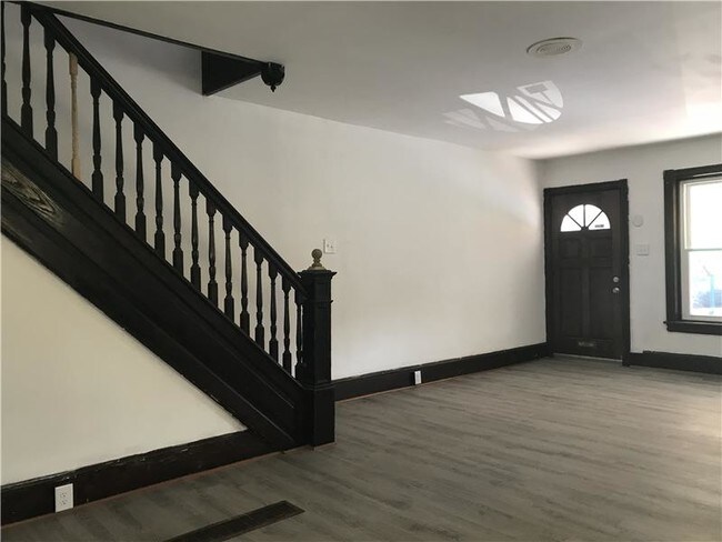Foto del edificio - 605 E Chestnut St